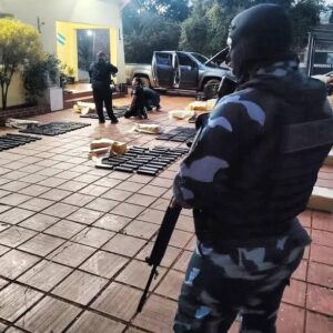 Policía de Misiones frustró la fuga de una camioneta cargada con 900 kilos de droga valuada en más de $3.300 millones en Eldorado